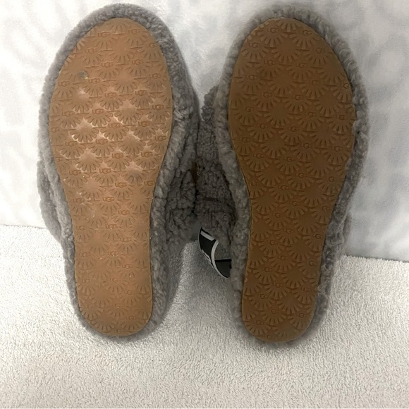 UGG Women’s Size 6 Fluff Yeah Grey Slide Slippers Comfort Faux Fur - Picture 6 of 8